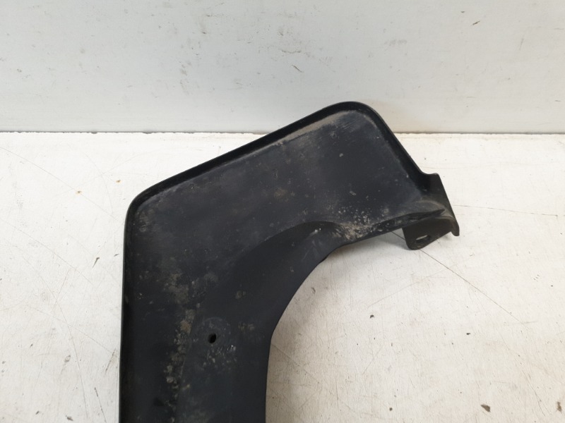 Брызговик задний левый