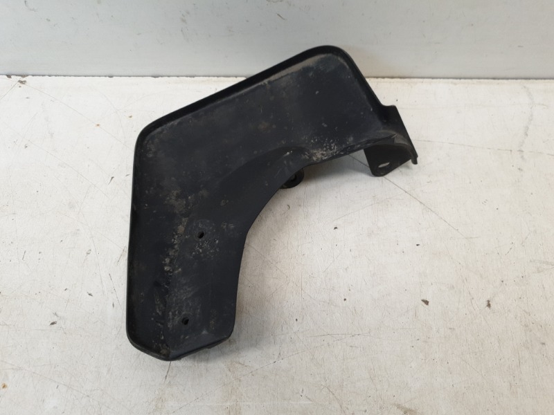 Брызговик задний левый