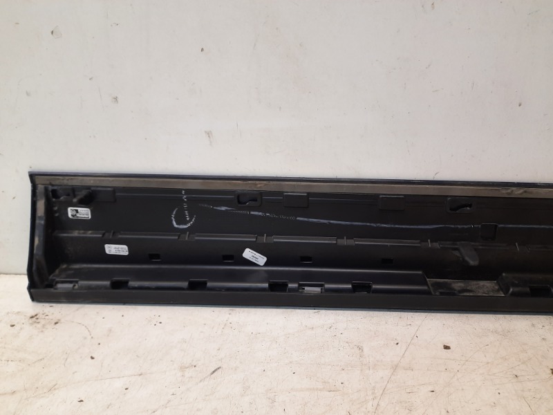 Накладка двери передней левой