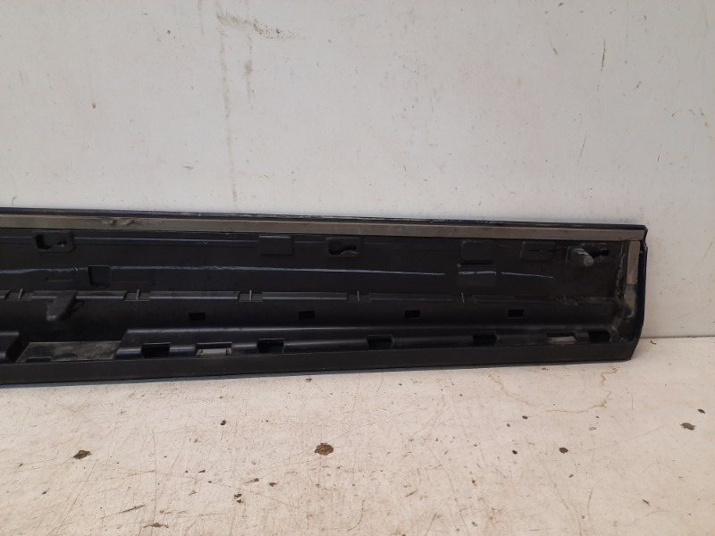 Накладка двери передней левой