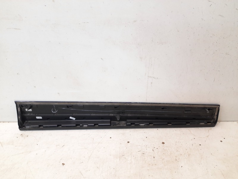 Накладка двери передней левой