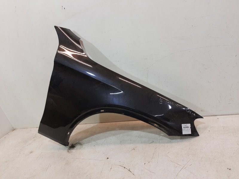 Крыло переднее правое