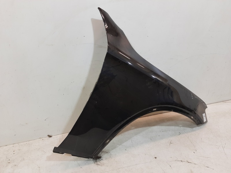 Крыло переднее правое