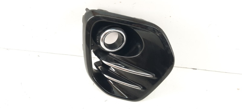 Рамка противотуманной фары правой