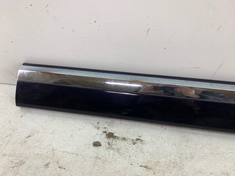 Накладка двери передней правой