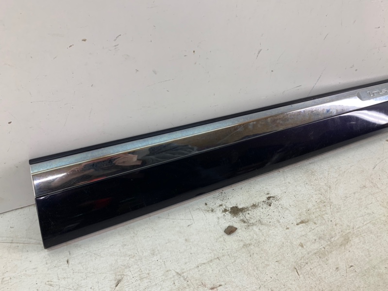 Накладка двери передней правой