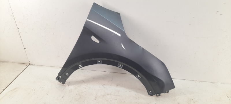 Крыло переднее правое