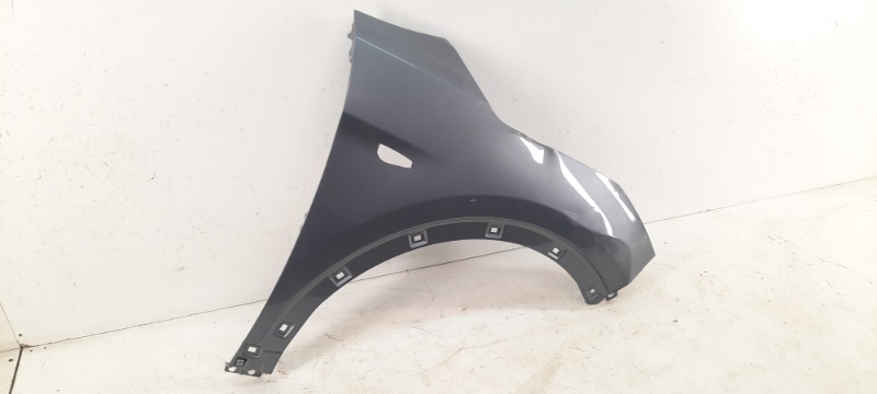 Крыло переднее правое