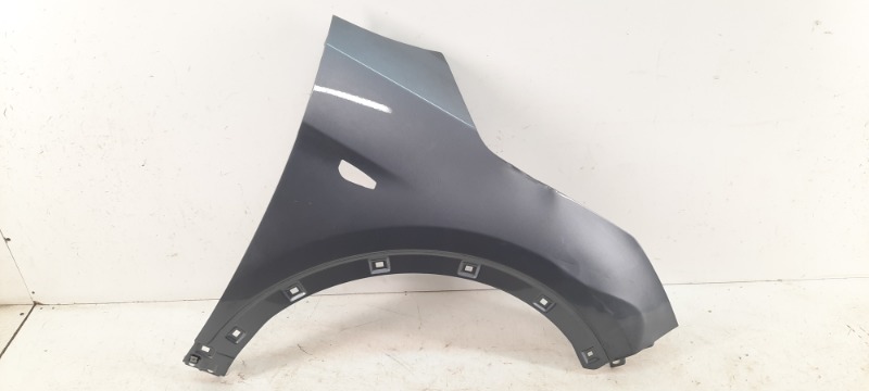 Крыло переднее правое