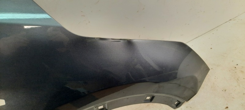 Крыло переднее правое