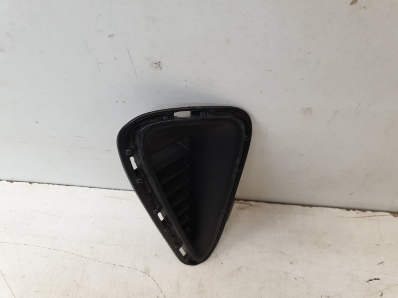 Решетка в бампер правая