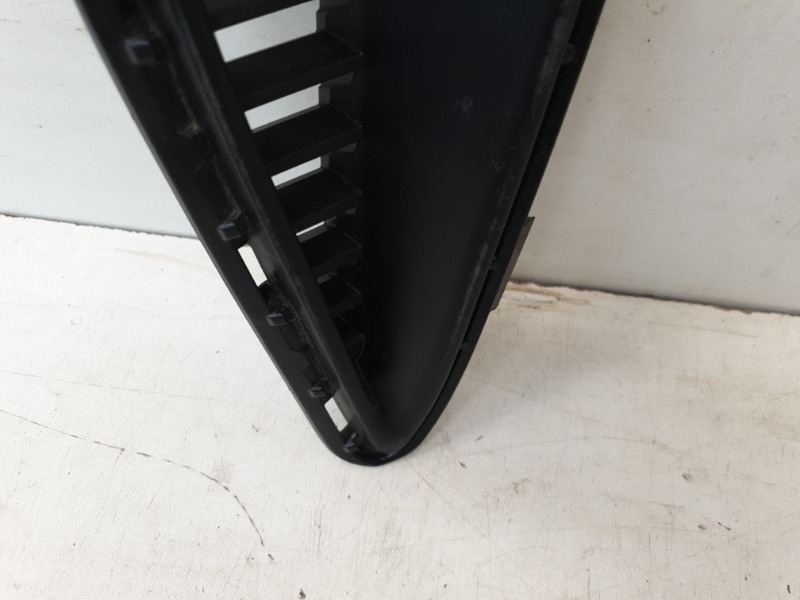 Решетка в бампер правая