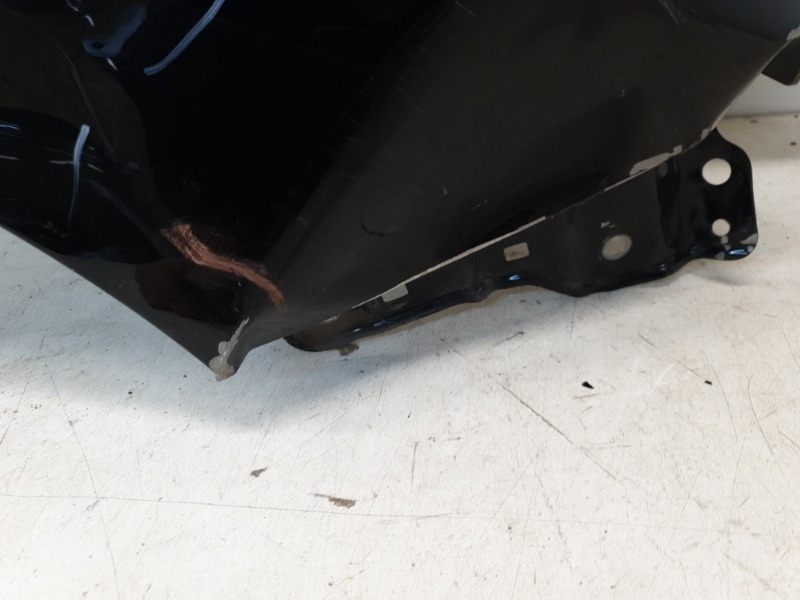 Крыло переднее правое