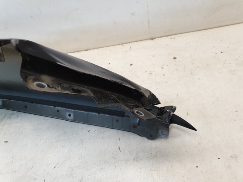 Крыло переднее правое