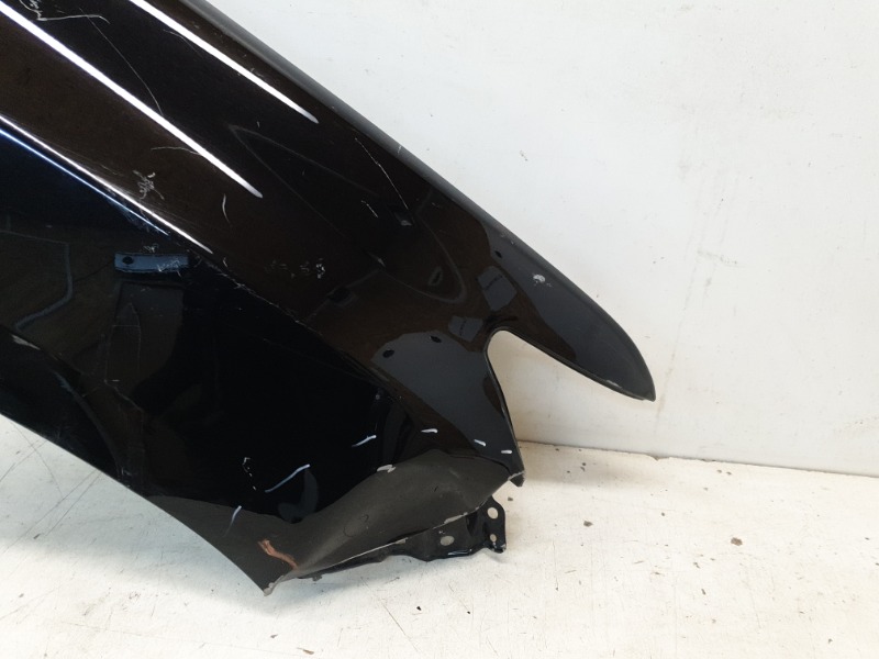 Крыло переднее правое