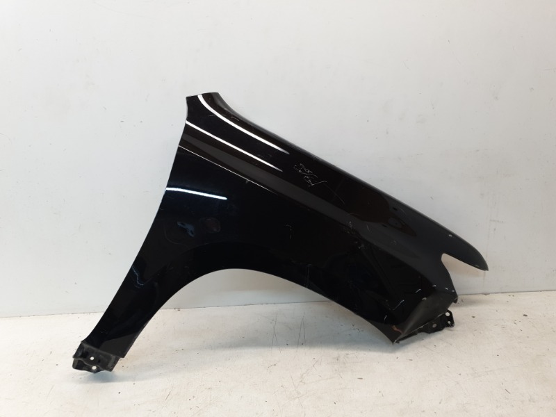 Крыло переднее правое