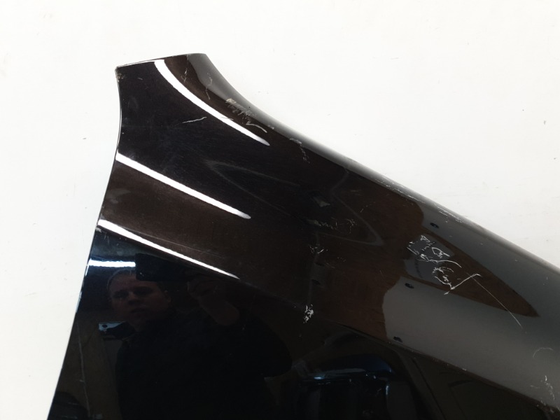 Крыло переднее правое