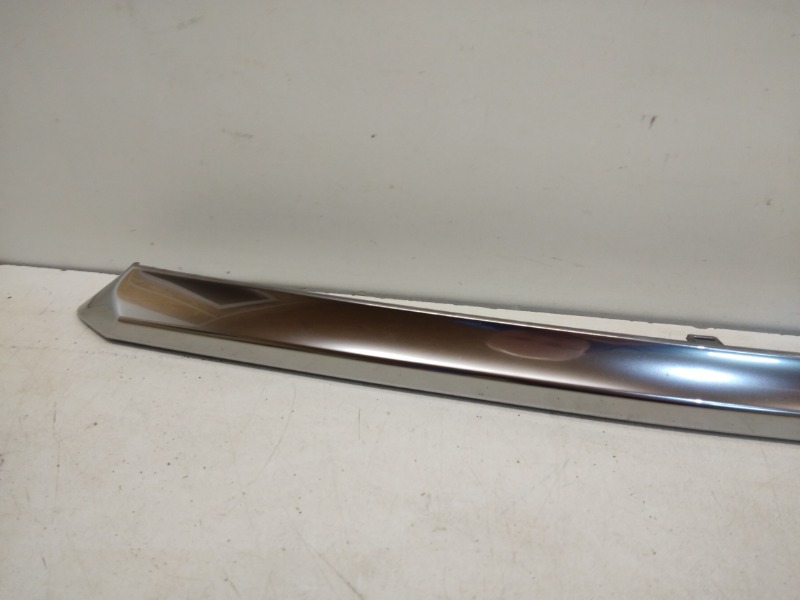 Накладка крышки багажника