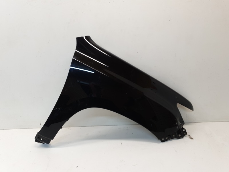 Крыло переднее правое