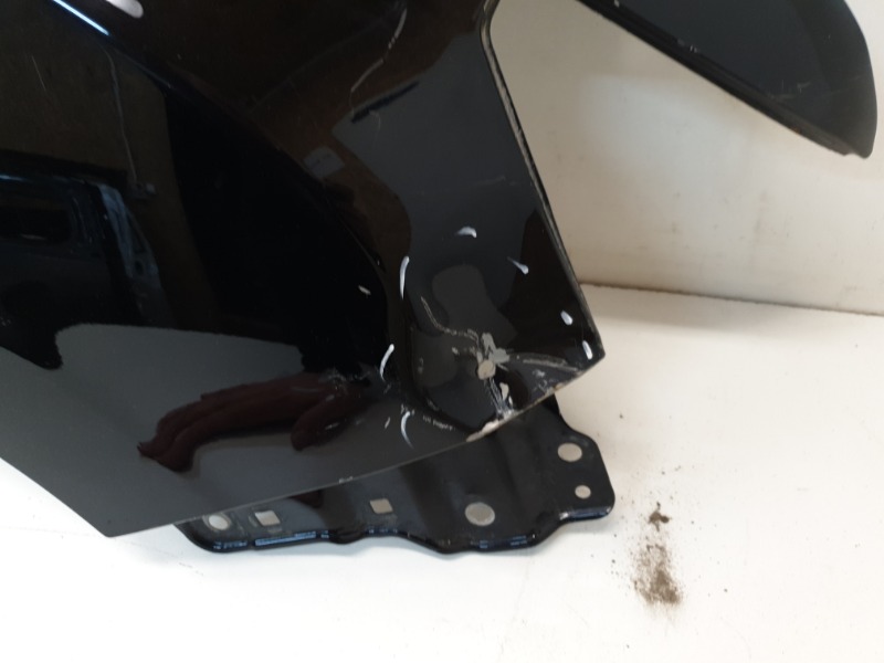 Крыло переднее правое