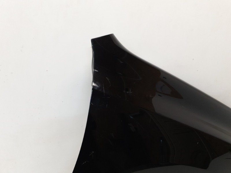 Крыло переднее правое