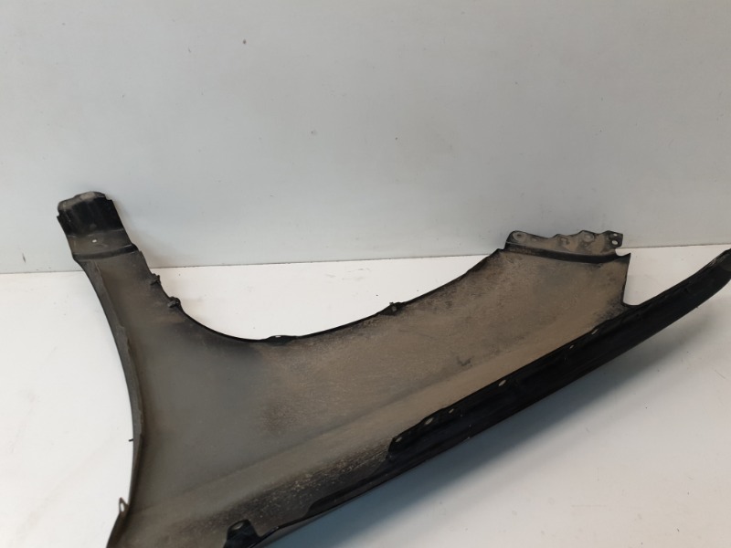 Крыло переднее правое