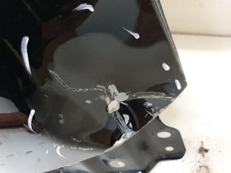 Крыло переднее правое