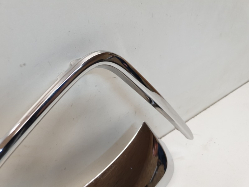 Рамка противотуманной фары правой