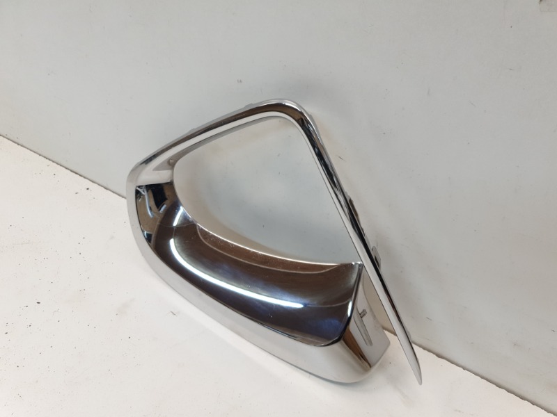 Рамка противотуманной фары правой