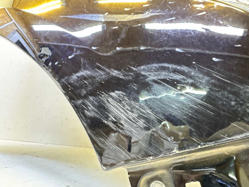 Крыло переднее правое