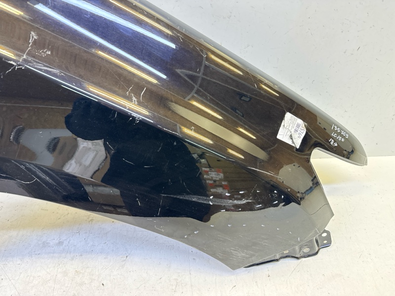 Крыло переднее правое