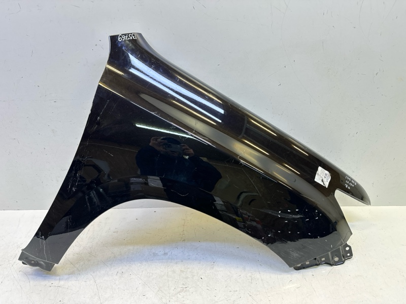 Крыло переднее правое