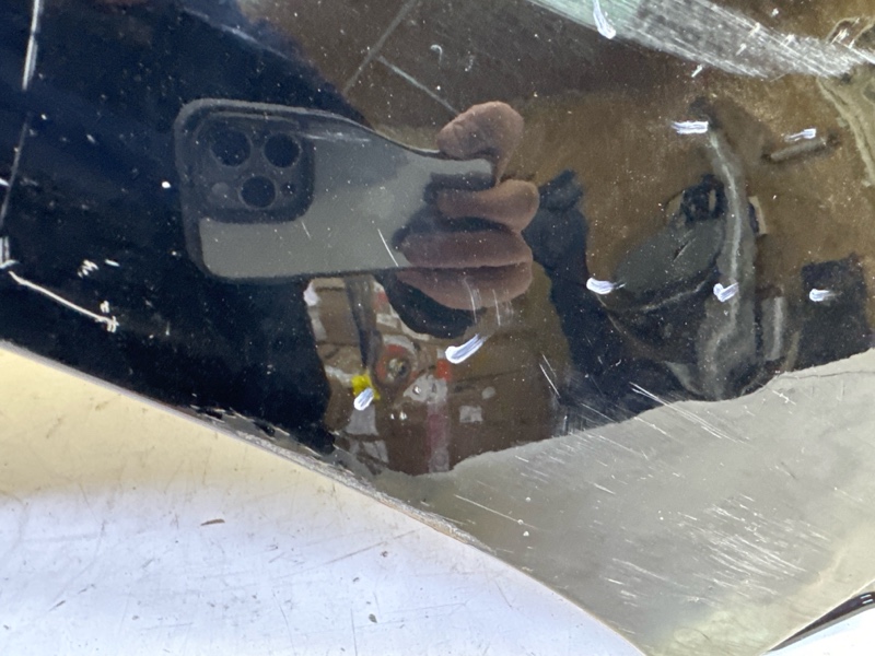 Крыло переднее правое