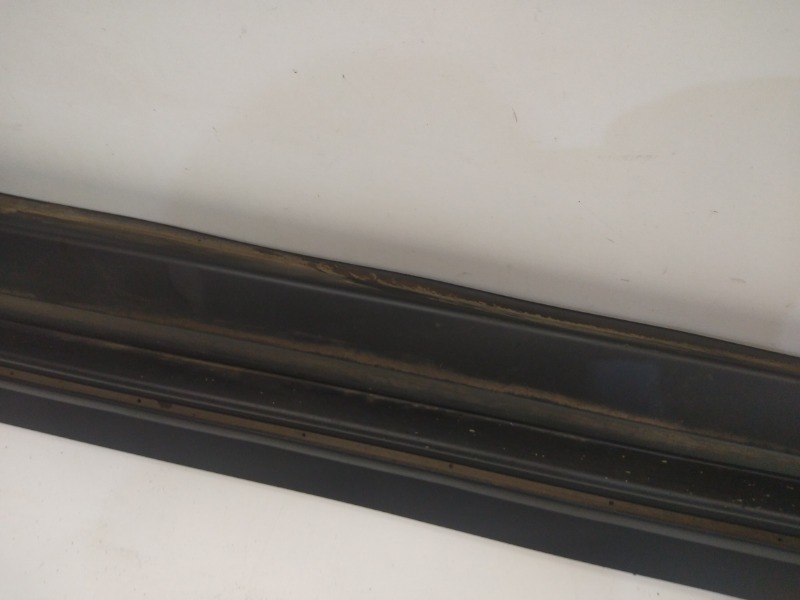 Накладка двери передней правой