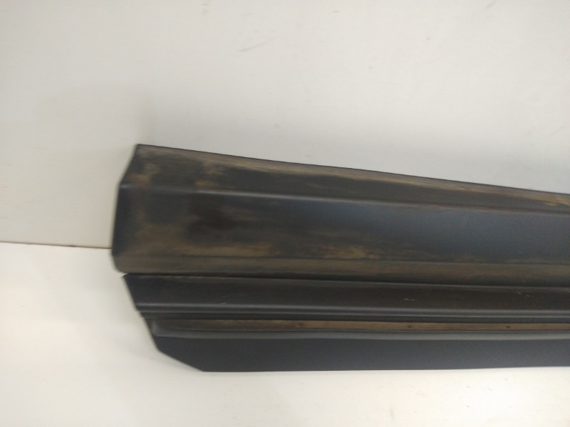 Накладка двери передней правой