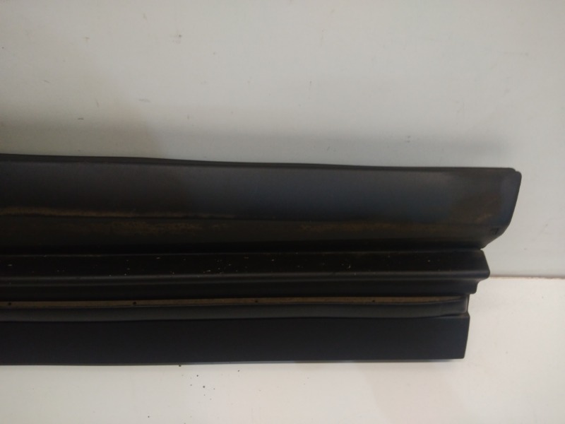 Накладка двери передней правой