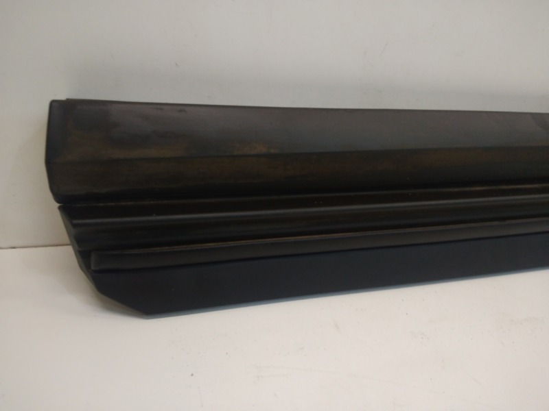 Накладка двери передней правой