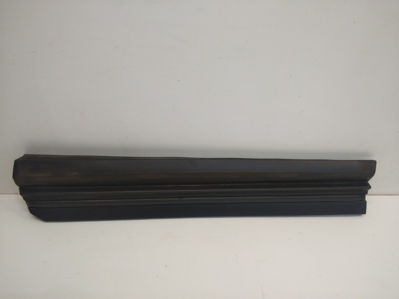 Накладка двери передней правой