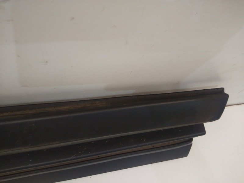 Накладка двери передней правой