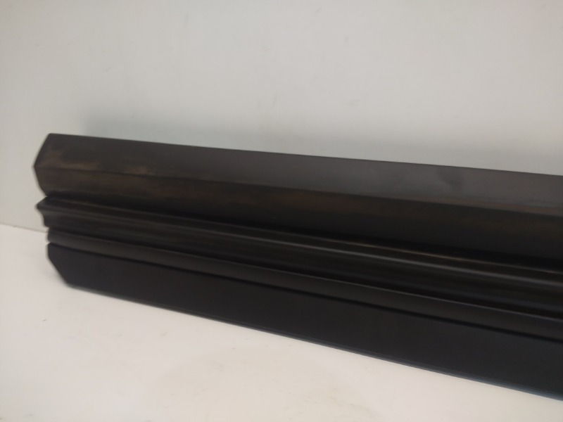 Накладка двери передней правой