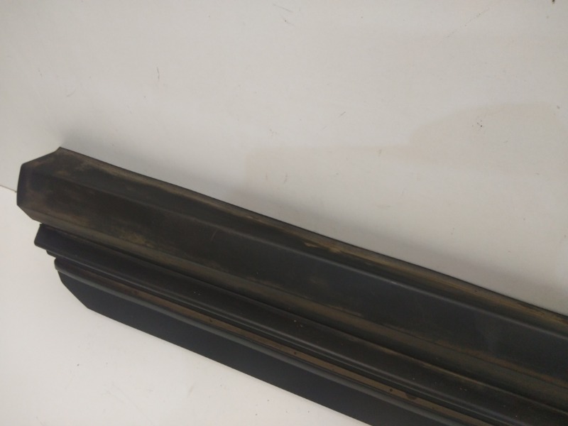 Накладка двери передней правой