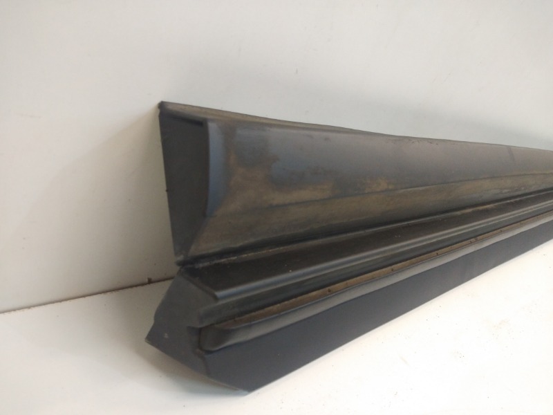 Накладка двери передней правой