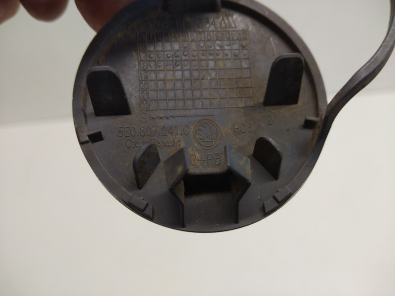 Заглушка буксировочного крюка