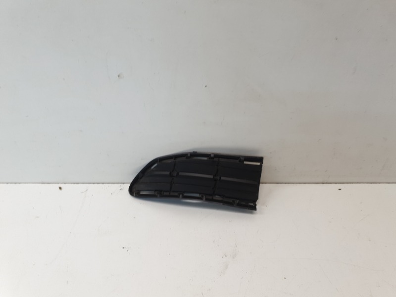 Решетка в бампер правая