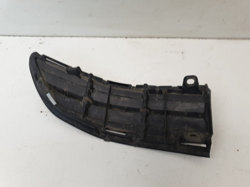 Решетка в бампер правая