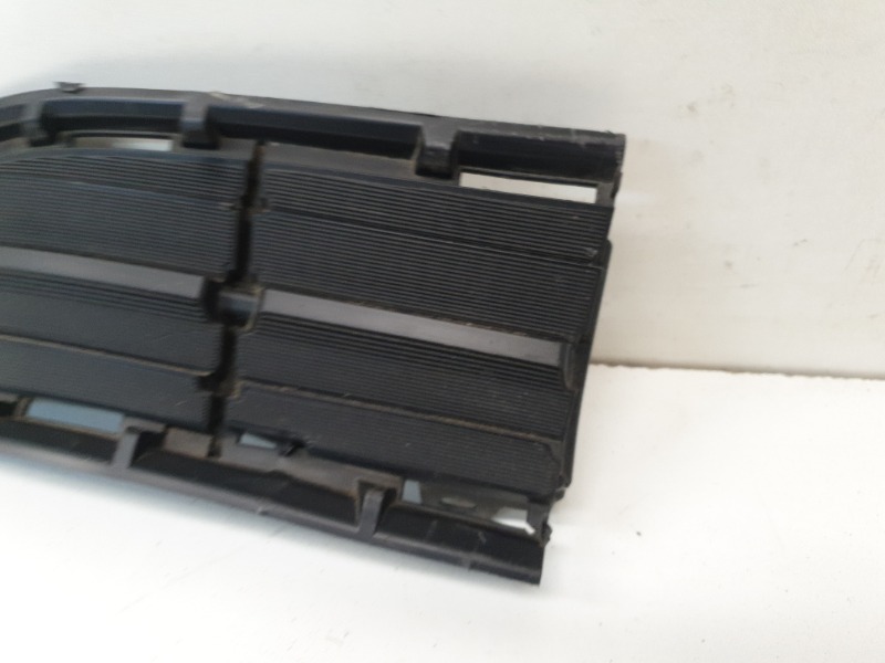 Решетка в бампер правая