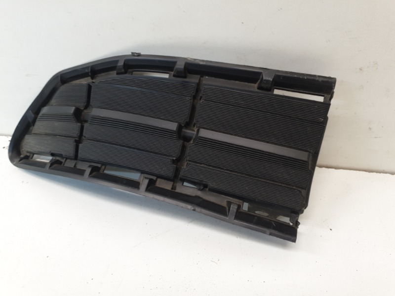 Решетка в бампер правая