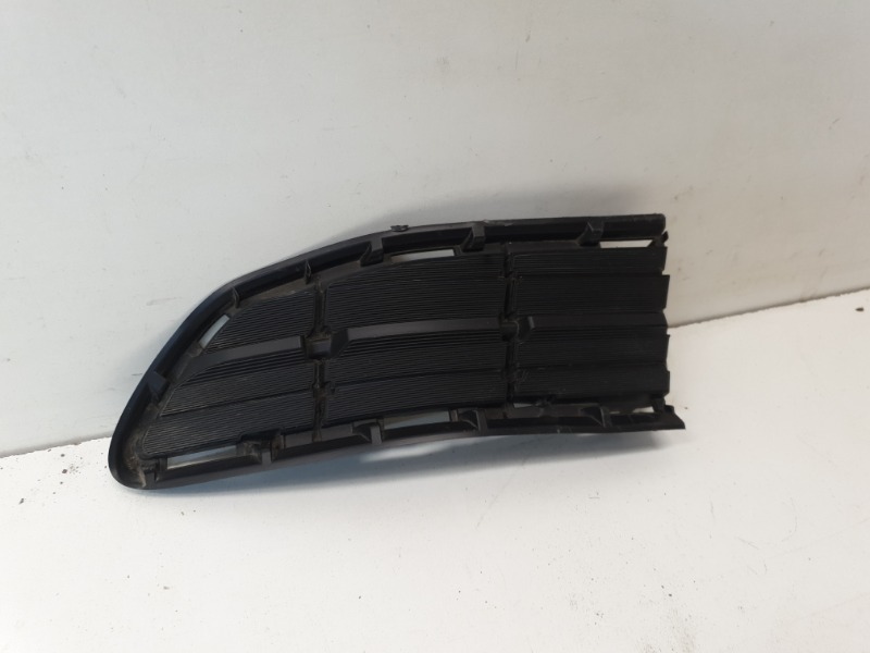 Решетка в бампер правая