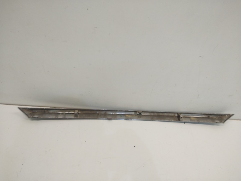 Накладка крышки багажника