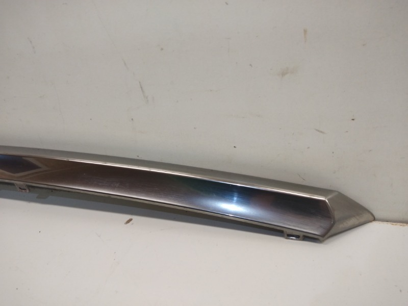 Накладка крышки багажника